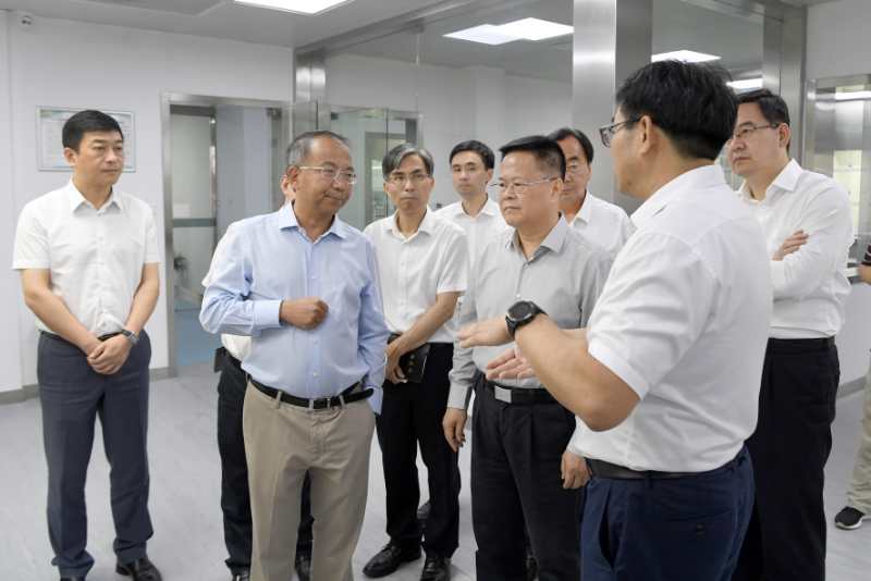 郑栅洁研究院.jpg 郑栅洁研究院.jpg